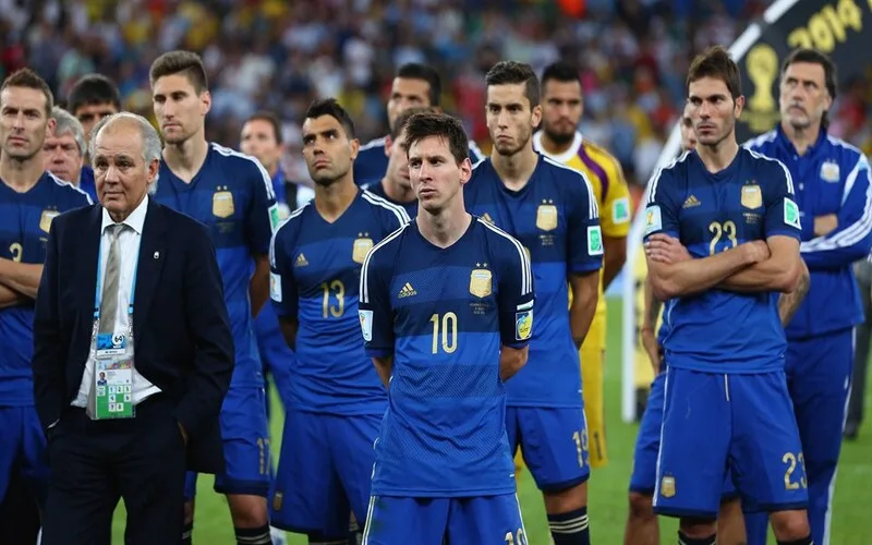 messi tien dao canh nao giai ma vi tri cua goat bong da