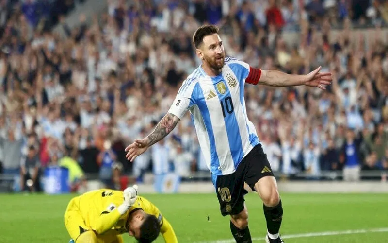 messi tien dao canh nao giai ma vi tri cua goat bong da