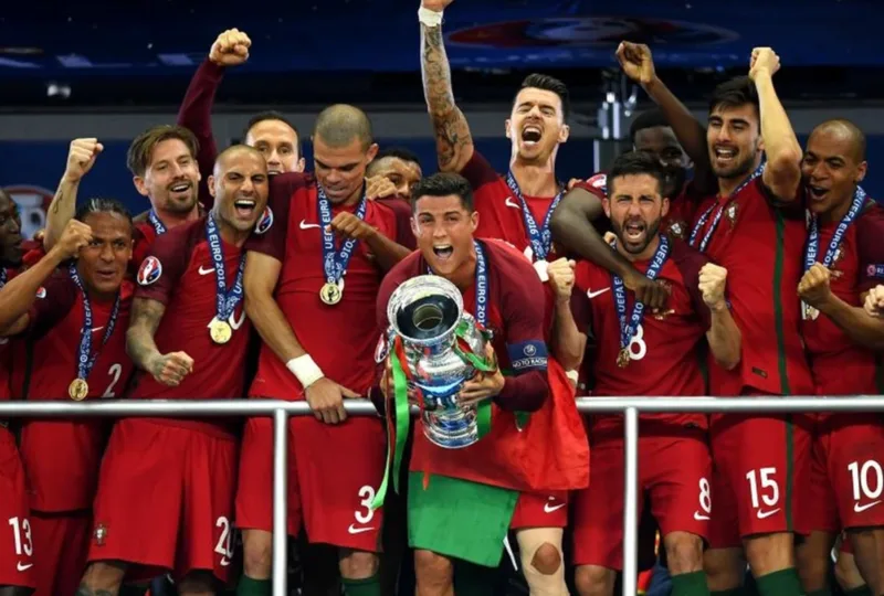Chức vô địch Euro 2016 là dấu mốc lịch sử trong sự nghiệp quốc tế của Cristiano Ronaldo cùng Bồ Đào Nha.