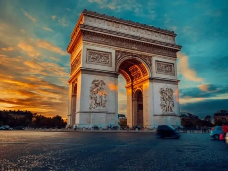 khai hoan mon paris bieu tuong lich su giua long kinh do anh sang