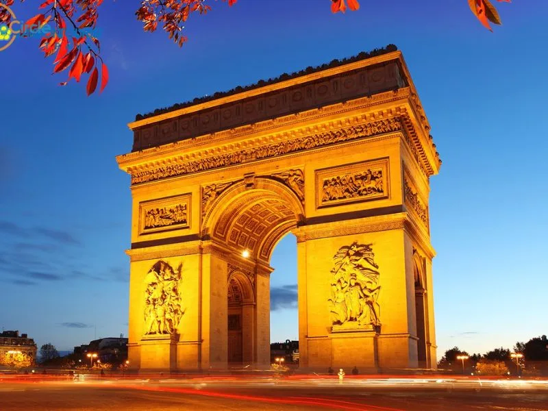 khai hoan mon paris bieu tuong lich su giua long kinh do anh sang