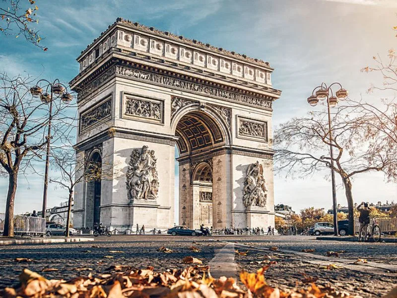 khai hoan mon paris bieu tuong lich su giua long kinh do anh sang