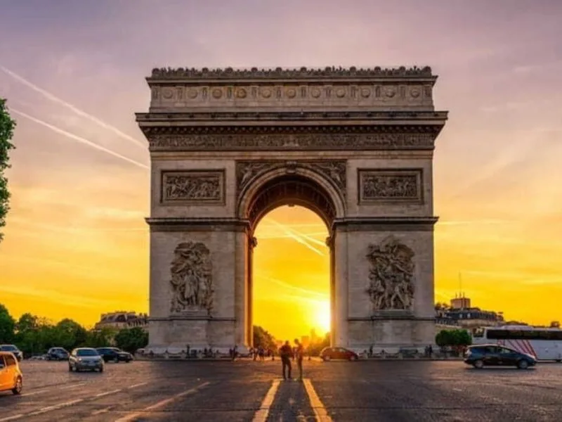 khai hoan mon paris bieu tuong lich su giua long kinh do anh sang
